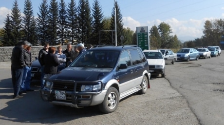 Уральцы опасаются огромных пауков во дворах частных домов