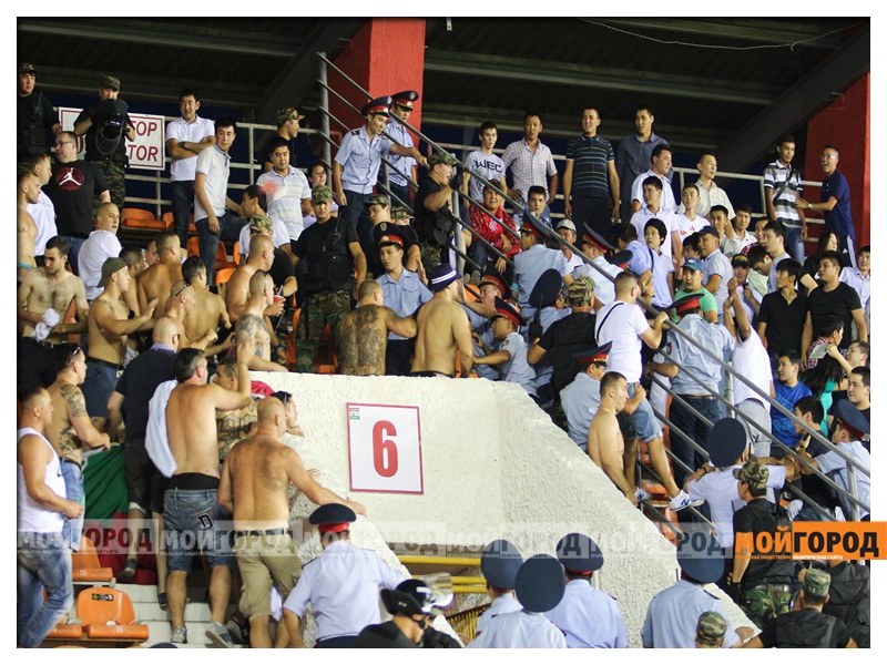 Бетонный козырёк подъезда обрушился в Актау: один погиб, двое пострадали