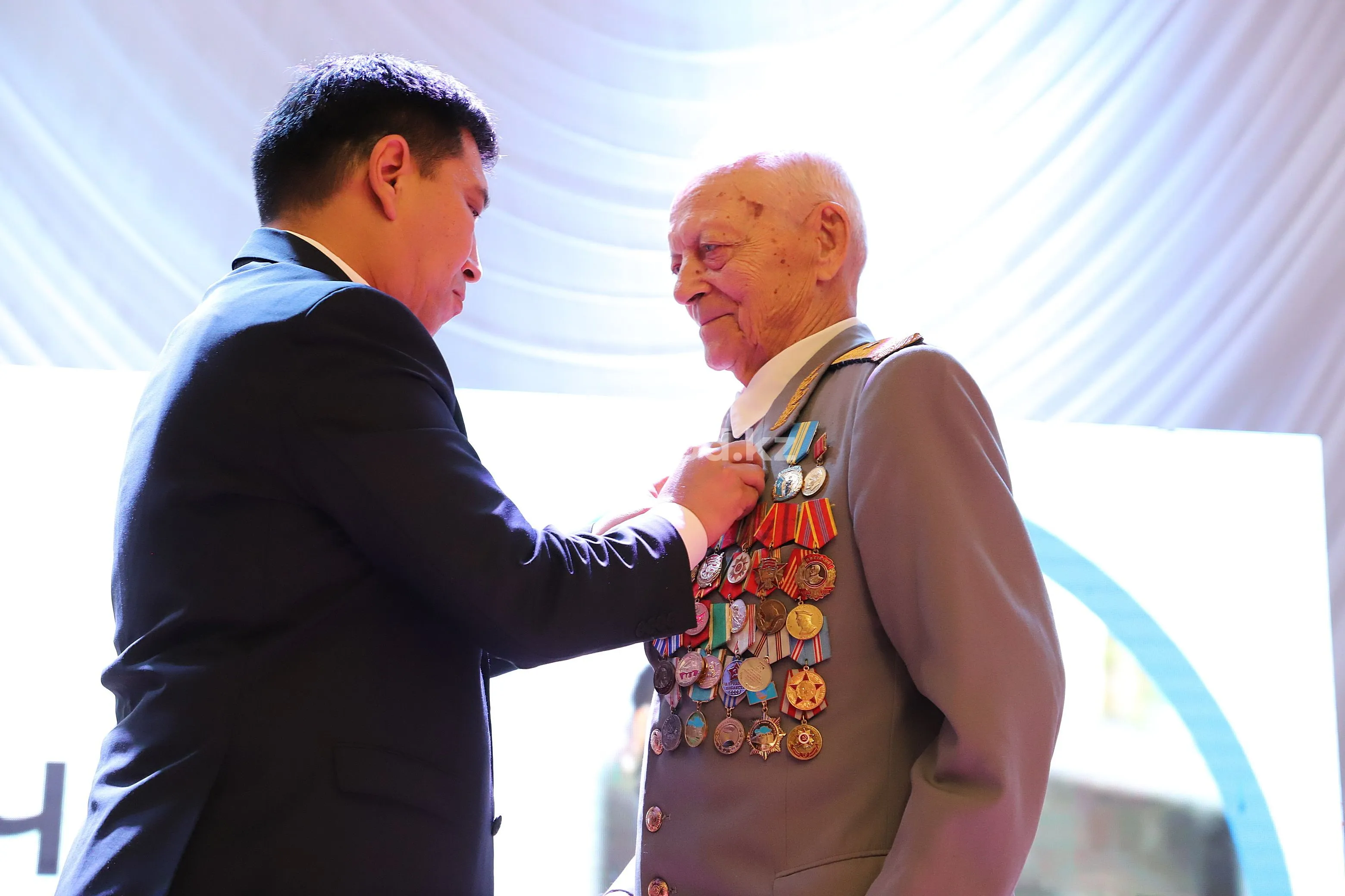 Троим уральцам присвоили звание "Почетный гражданин города"