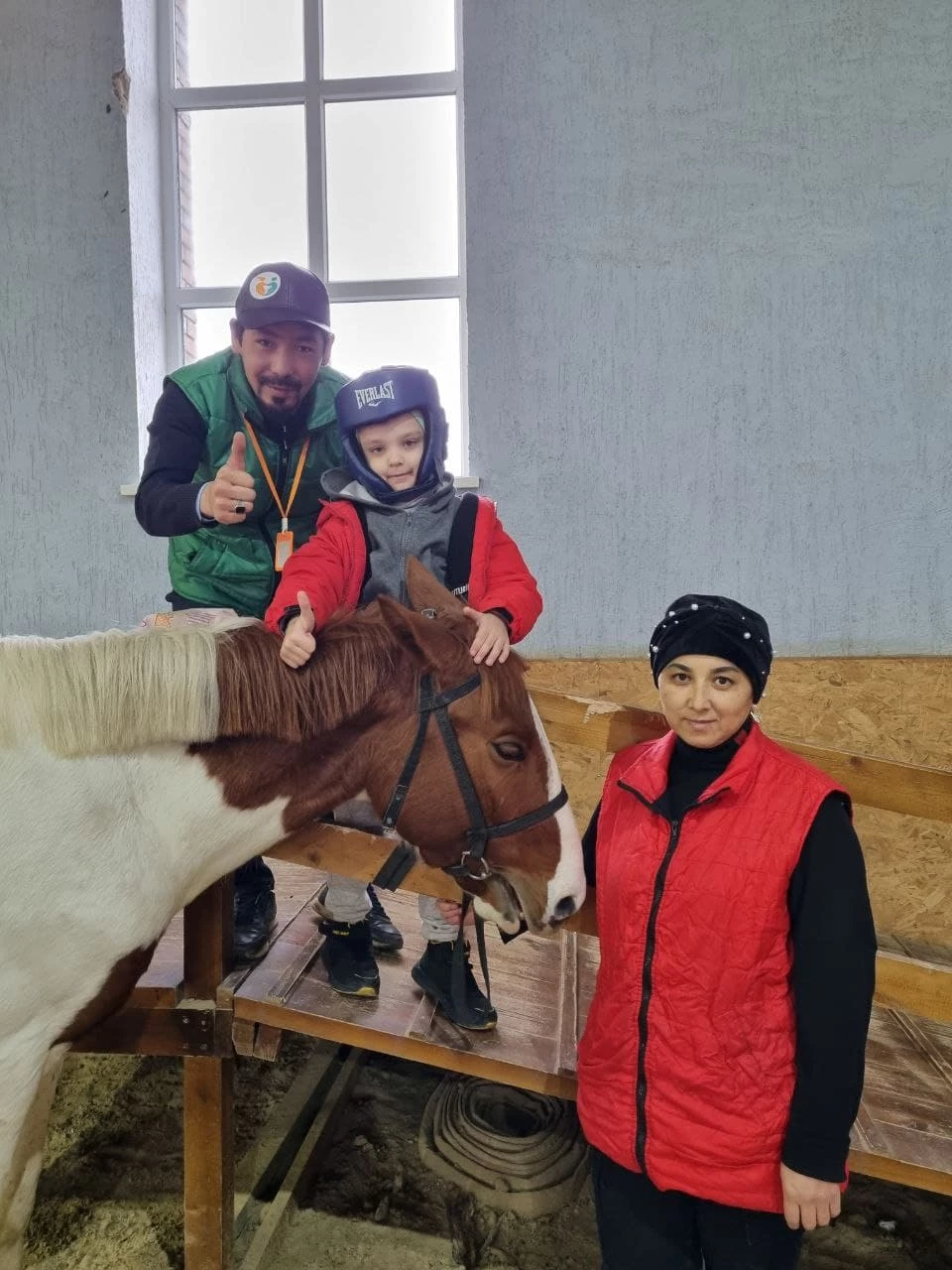 Особенные дети Уральска бесплатно занимаются иппотерапией