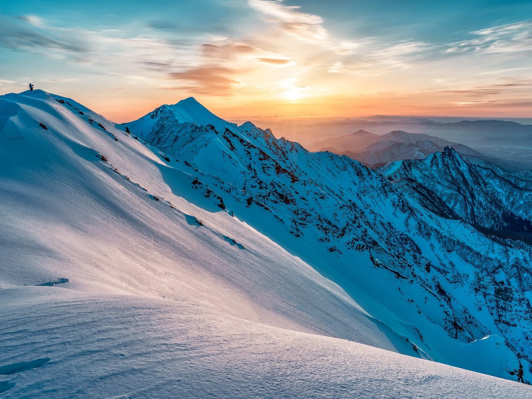 Лавинная опасность сохраняется в горах Алматинской области