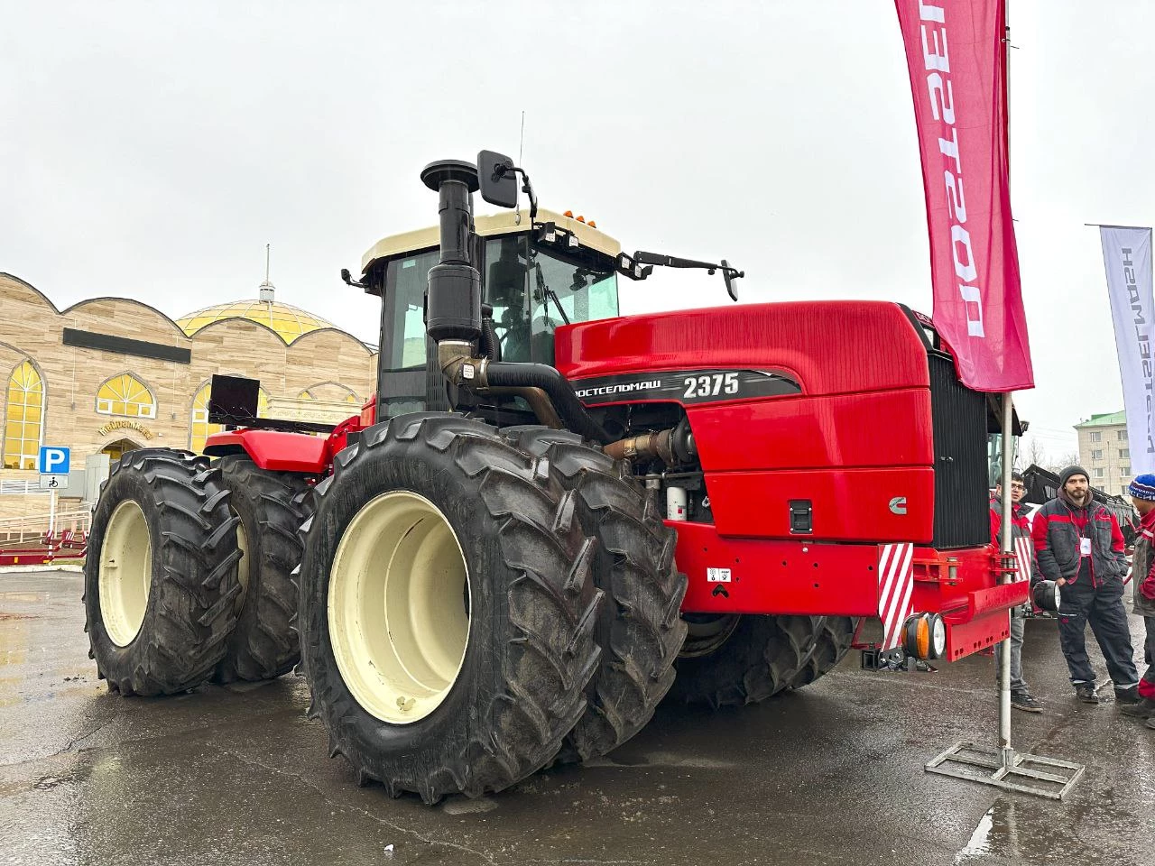 Сельхозтехника последнего поколения на выставке ТОО «Орал Агро»