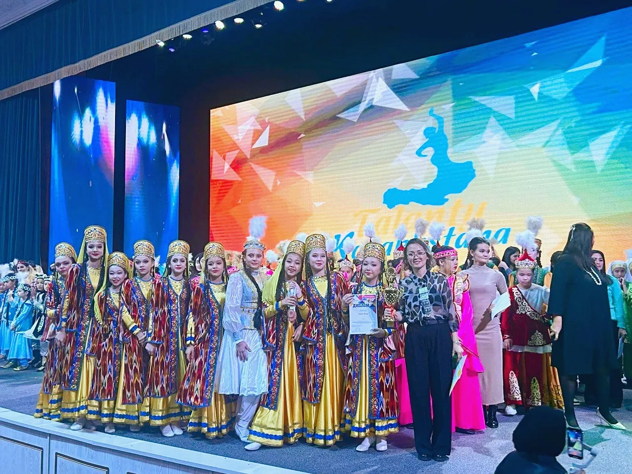 Танцоры Бурлинского района завоевали Гран-при на международном конкурсе