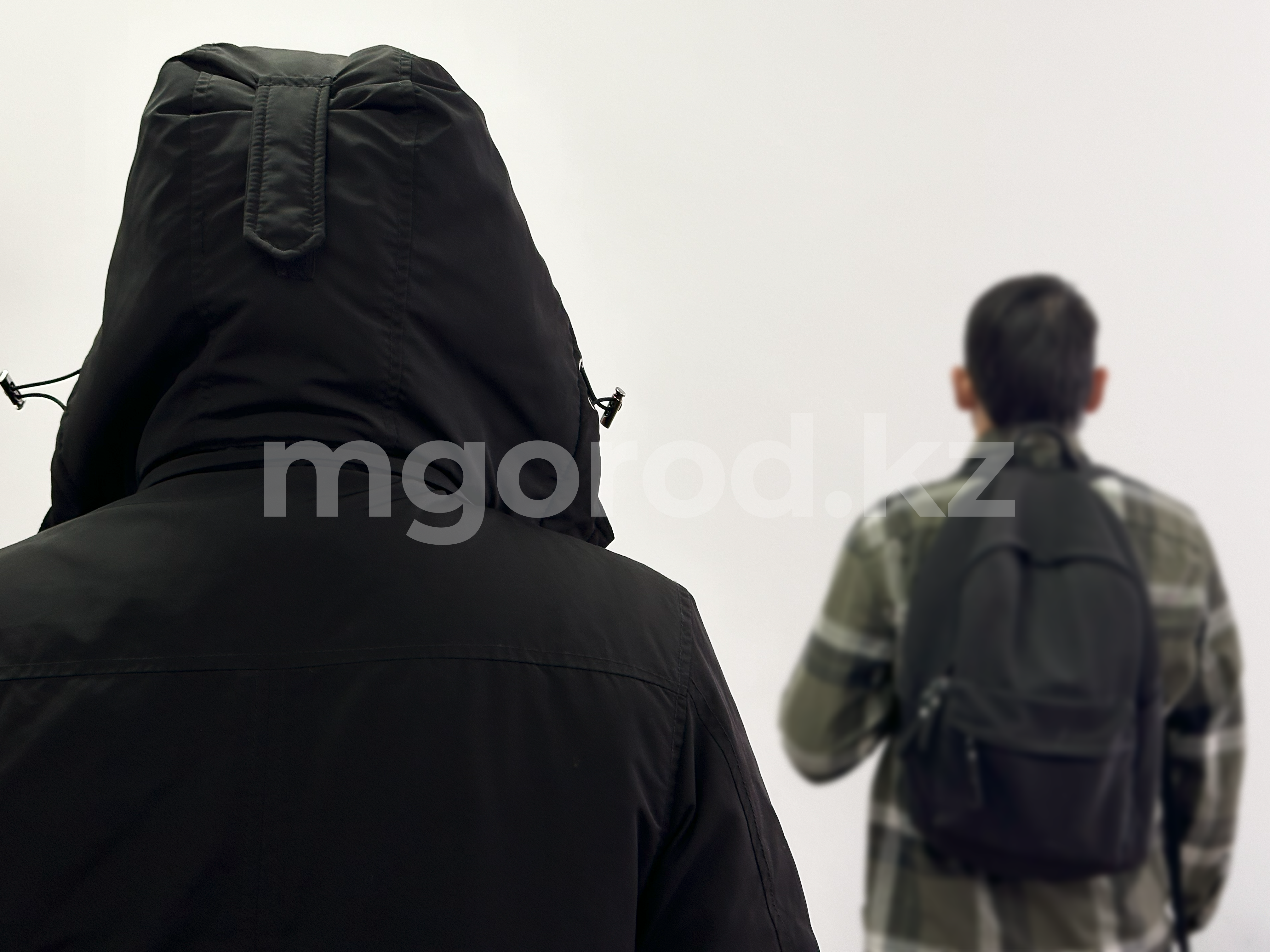 Мужчина ограбил подростка в Уральске