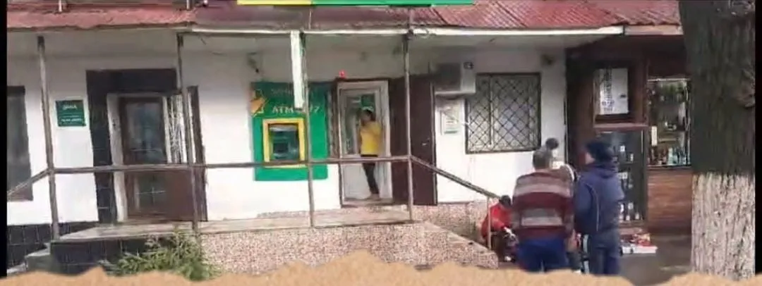 Женщине на голову упал кирпич в Уральске. Она погибла