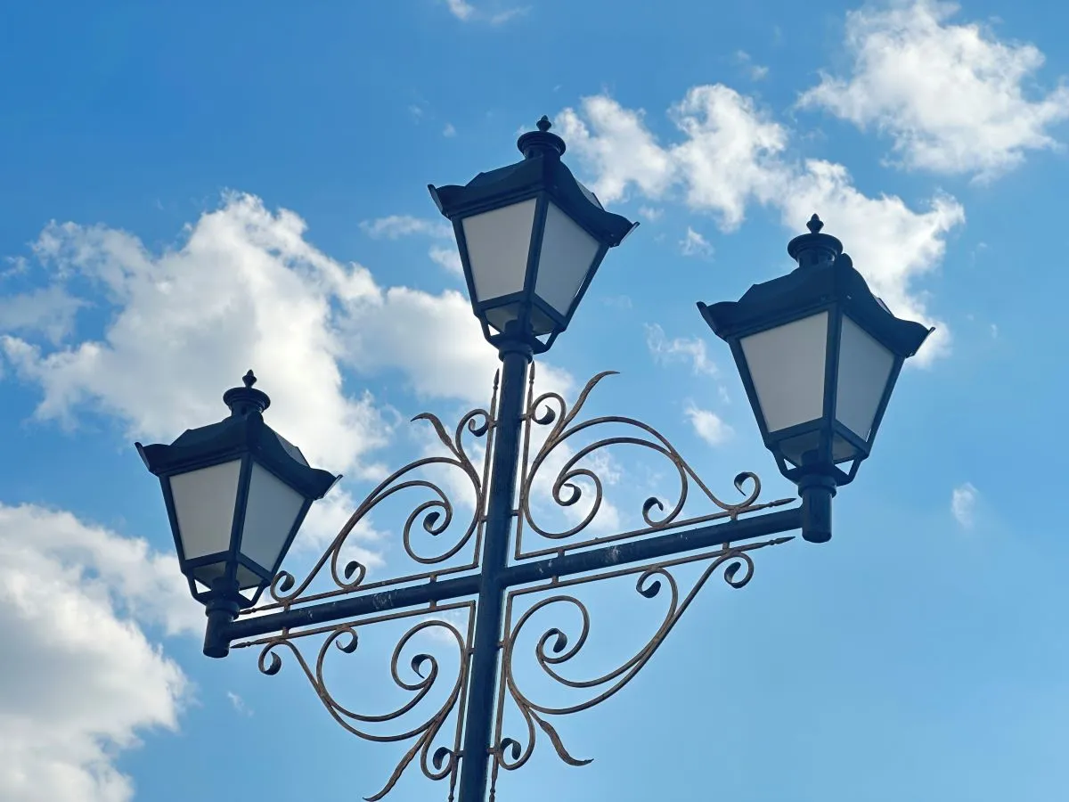 Установка освещения: акимат Алматы ответил на жалобы рабочих