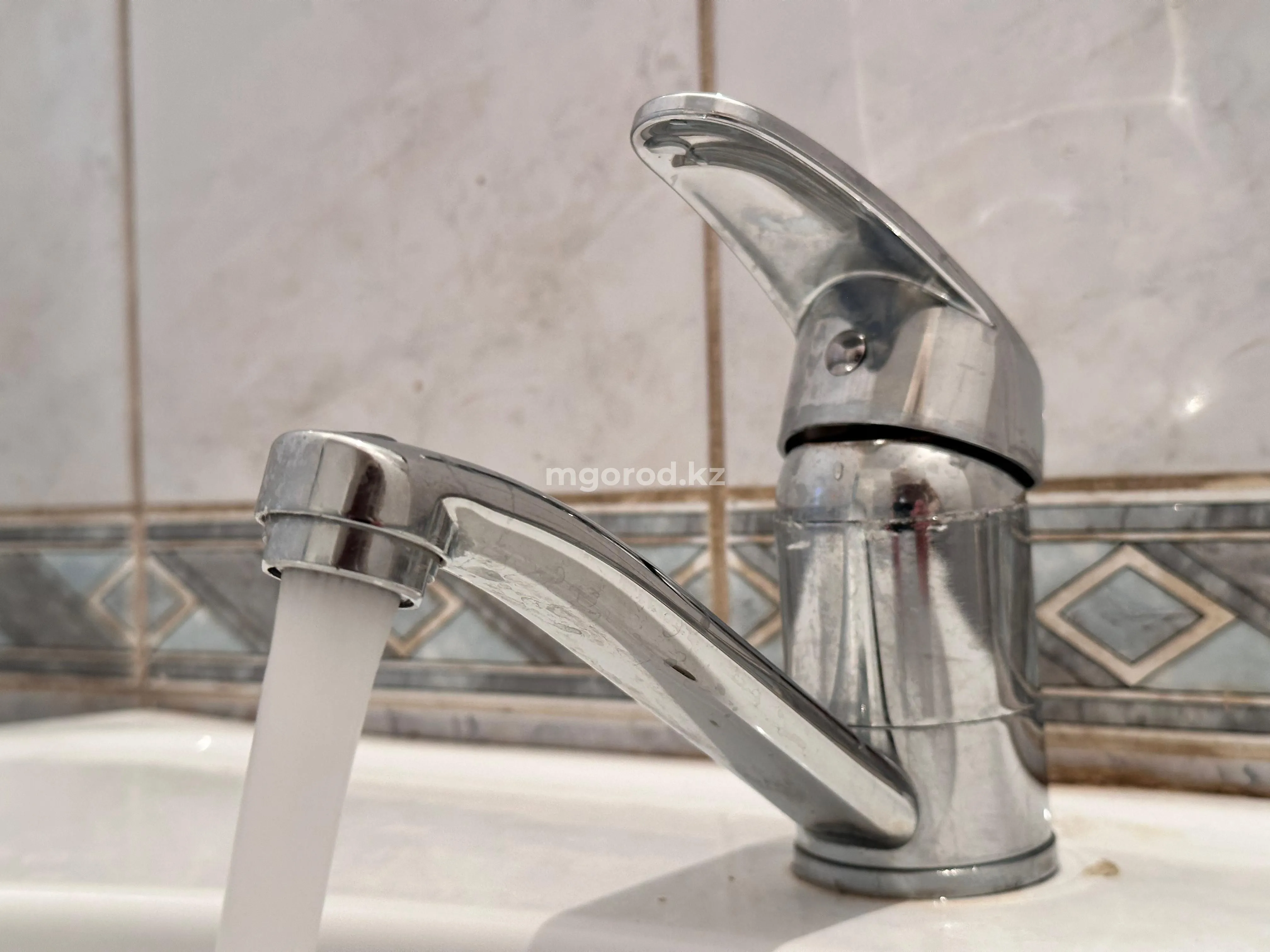 Холодную воду частично отключат в двух районах Алматы