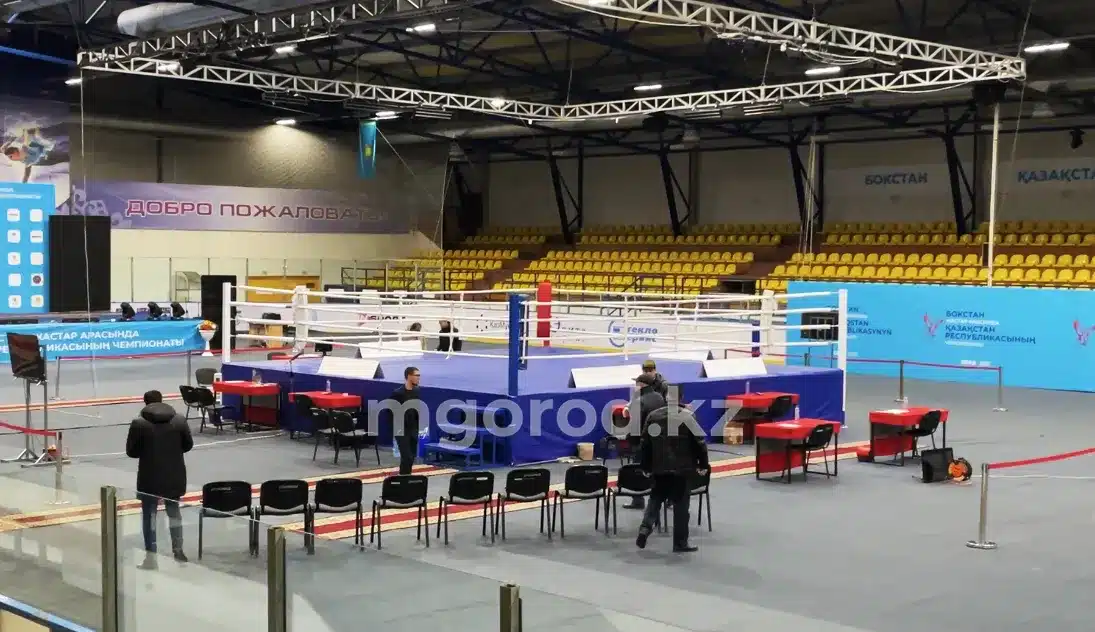 Боксёры забрали лёд у хоккеистов в Уральске