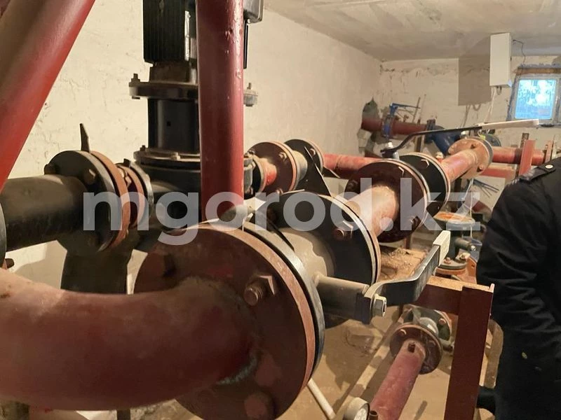 Жители многоэтажки Уральска четвёртый день живут без отопления