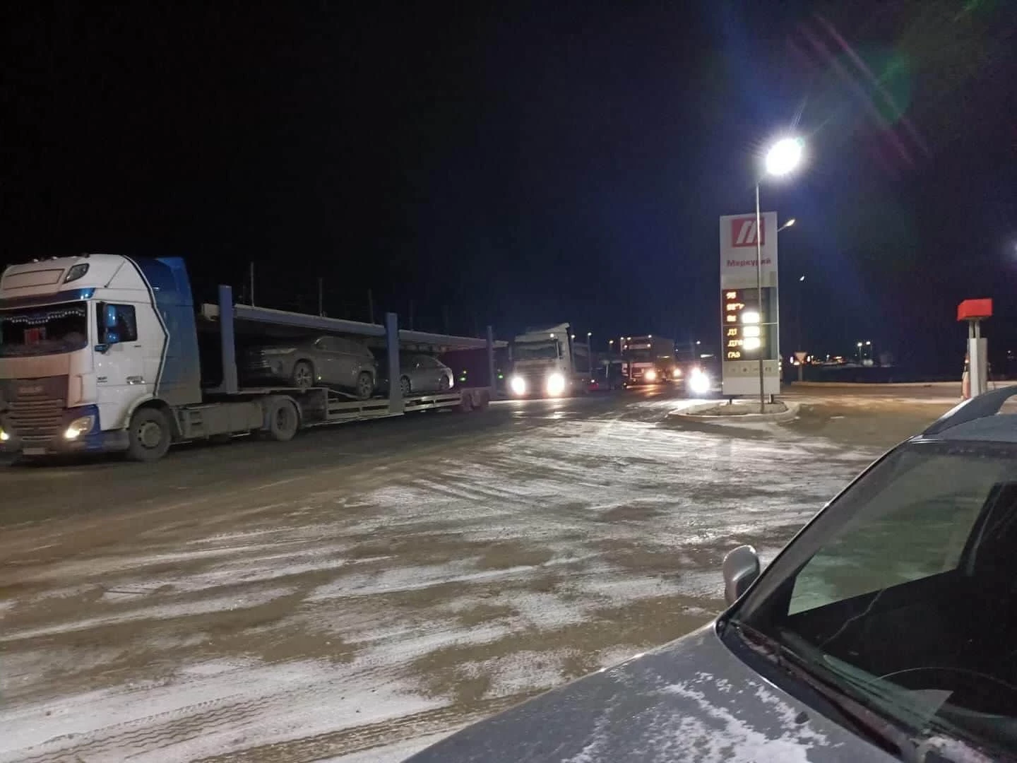 Участки двух трасс закрыли в ЗКО из-за гололёда