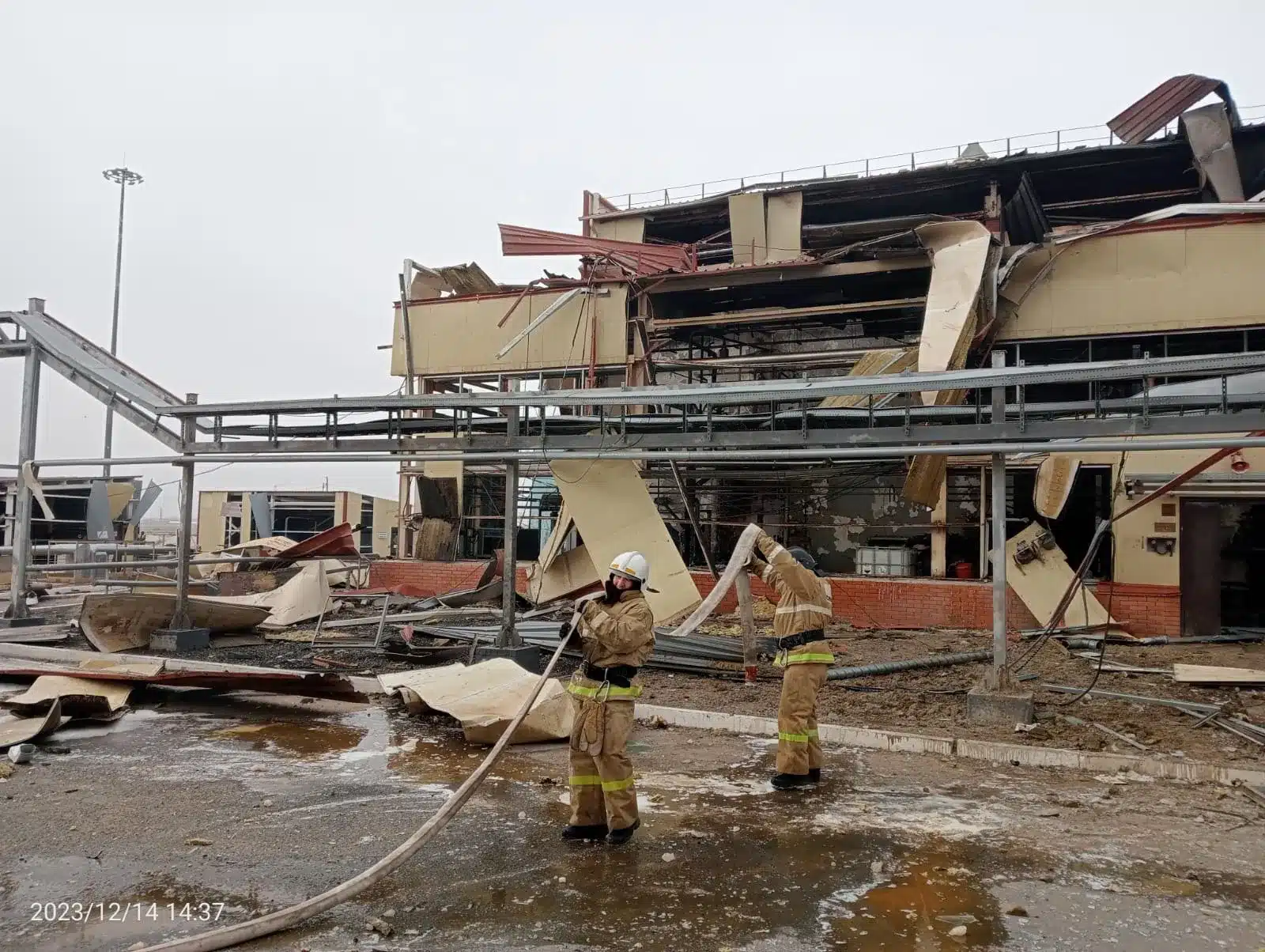 В перевозящей нефть цистерне в Атырау произошел хлопок