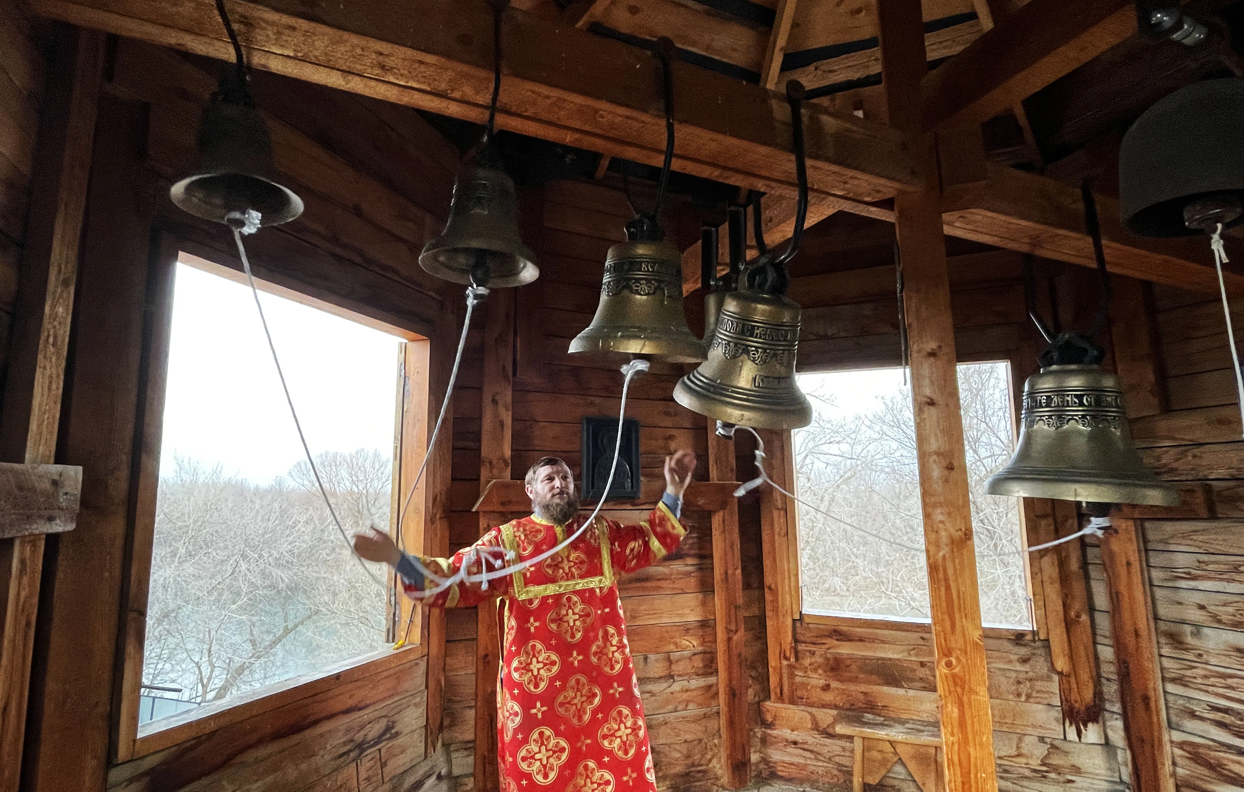 Кто звонит в колокола в храме Уральска