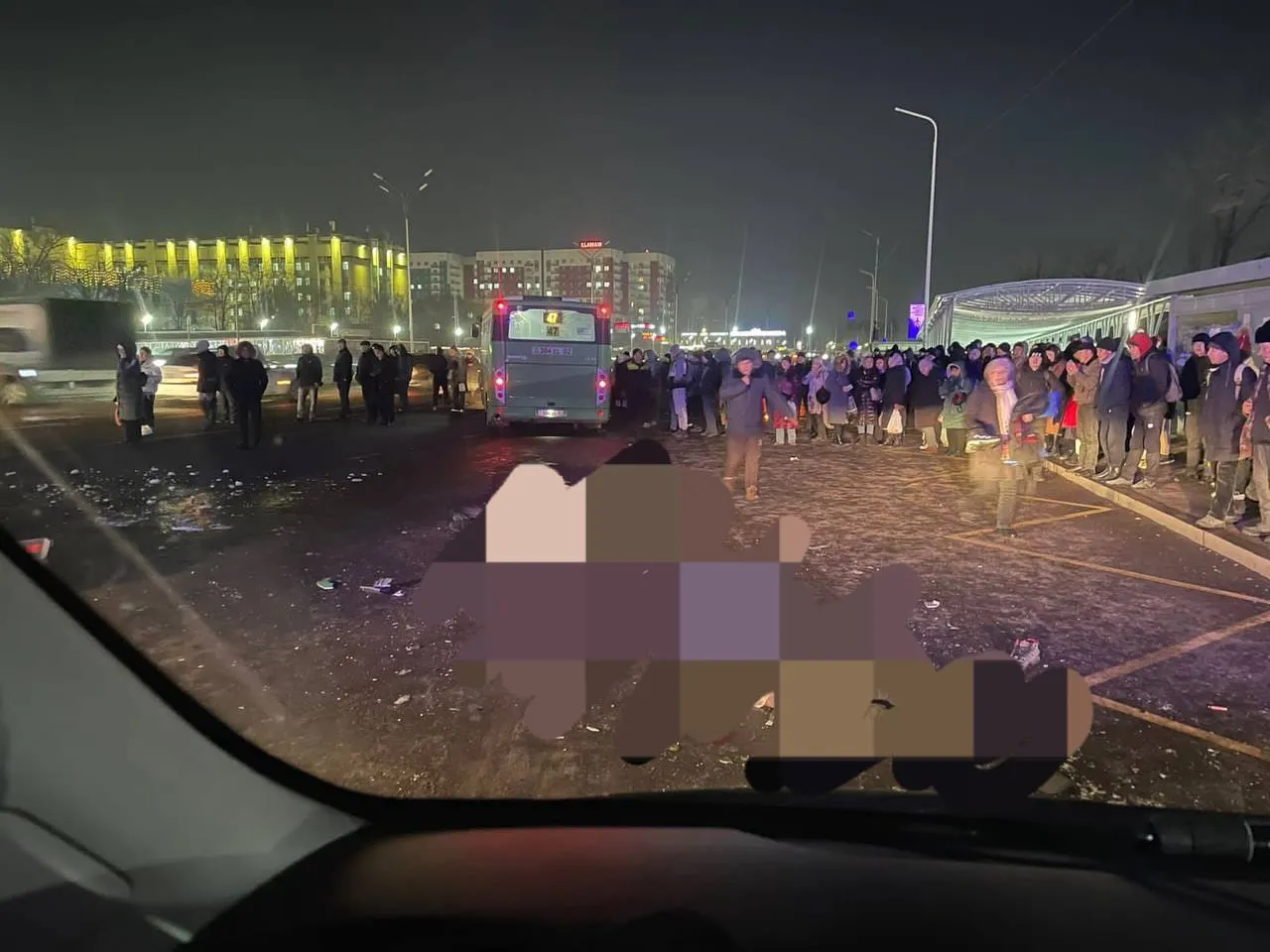 Автобус врезался в толпу людей в Алматы: погибли три человека