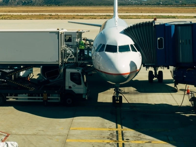 Авиационная администрация проверит Qazaq Air после отмены рейсов