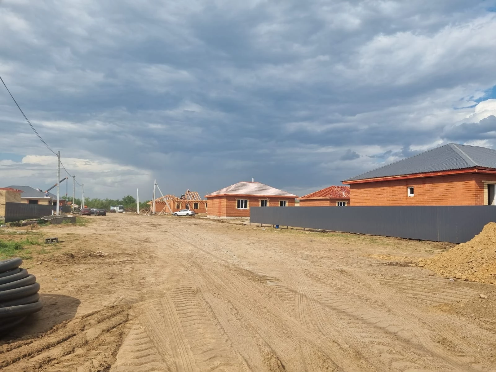 Beeline и фонд Zhyly Zhurek продолжают приобретать жилье для пострадавших от паводков