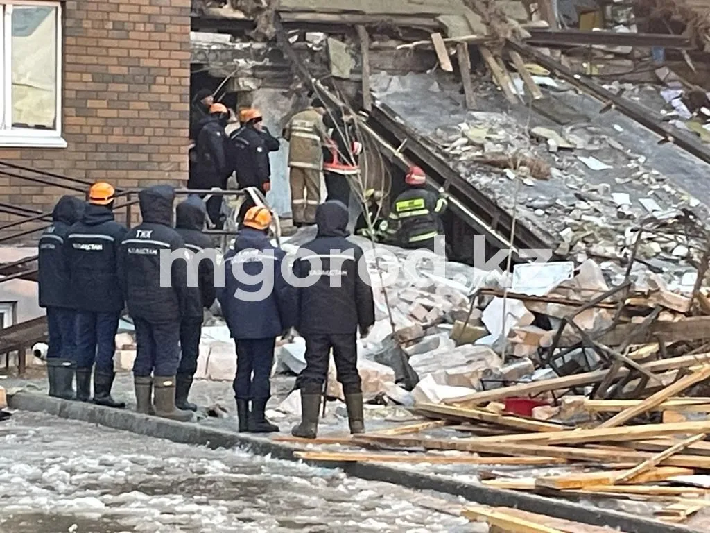 Взрыв в кафе Уральска: спасатели разбирают завалы, под которыми находятся люди