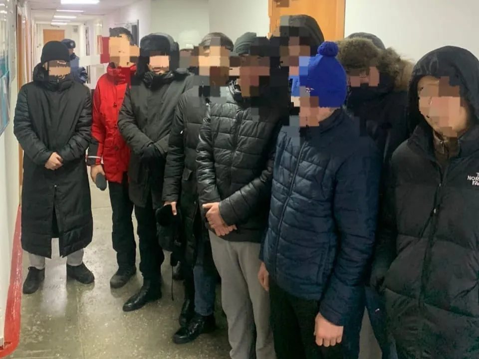 С ножами, битами и газовыми баллончиками гуляли актюбинские подростки