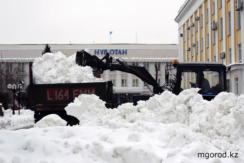 Более 98 тысяч кубометров снега вывезли с начала зимы в Уральске