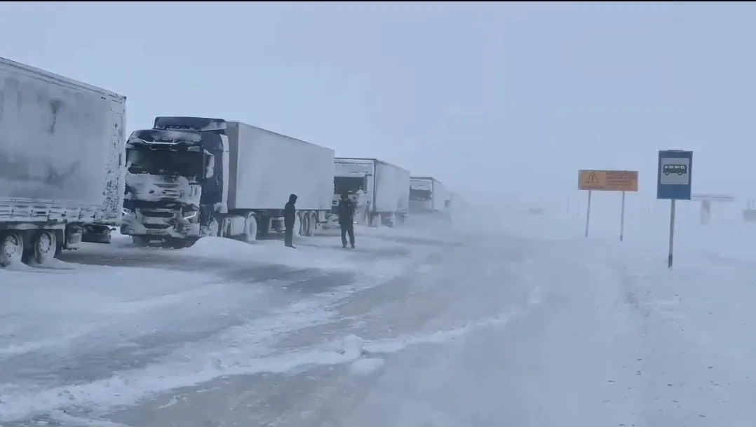 На трассе Самара-Шымкент образовался затор
