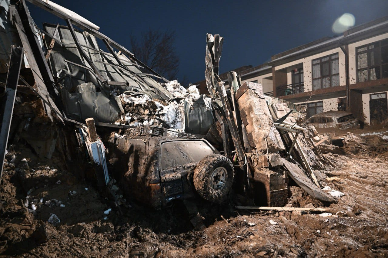 Оплывина сошла на два дома в горах Алматы. Погиб подросток
