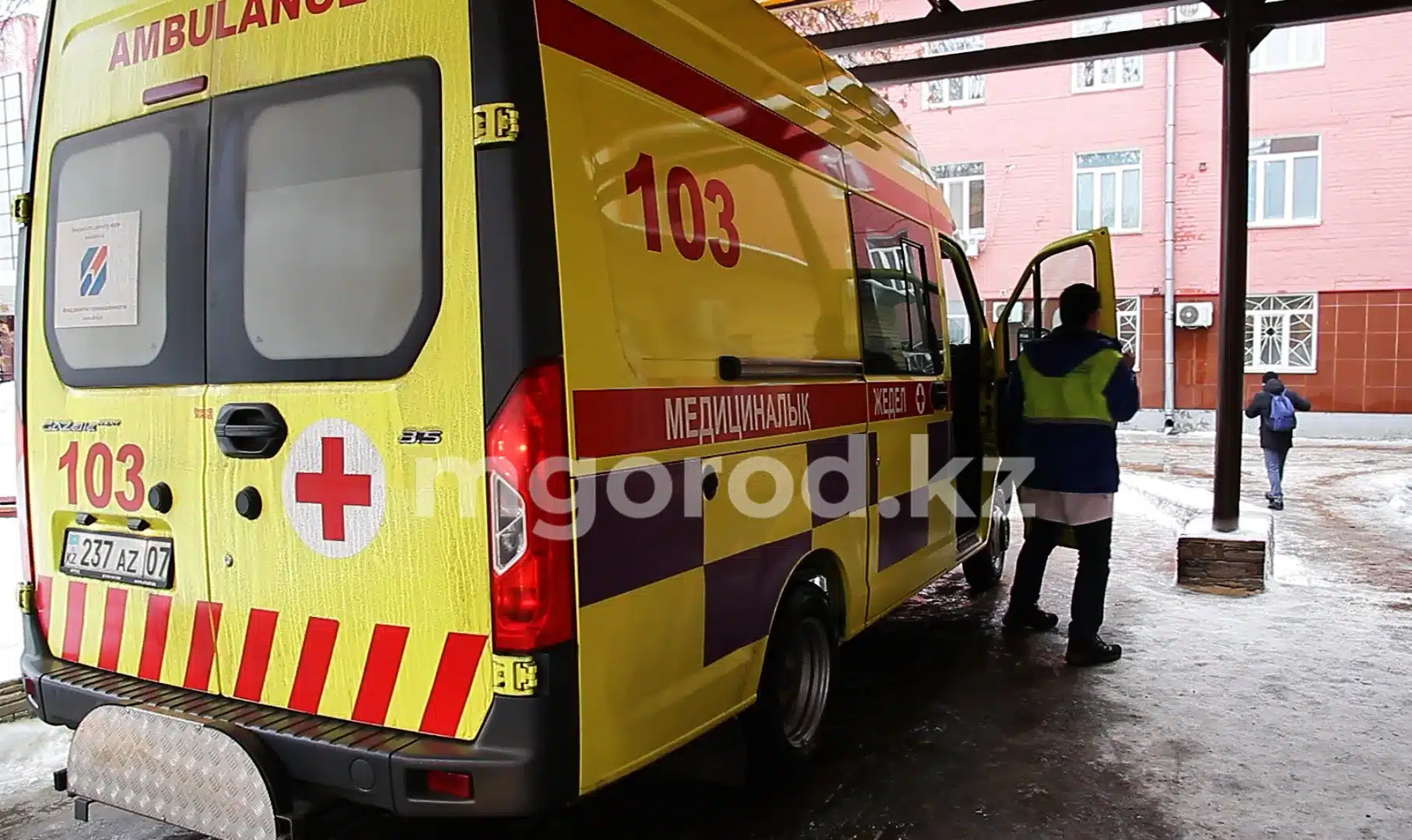 Две сотни уральцев получили травмы из-за гололеда