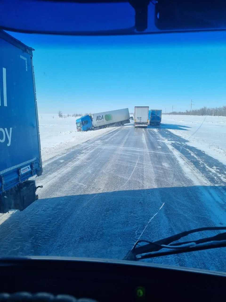 Большегрузы 12 дней стоят на трассе в Актюбинской области