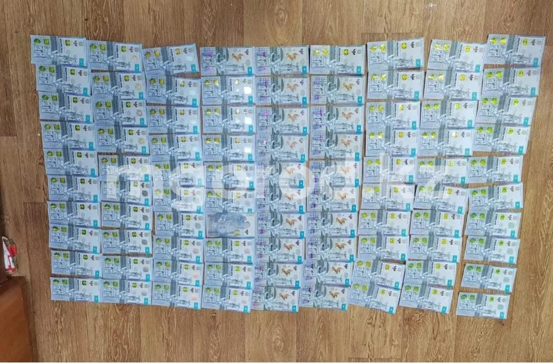 Иностранец украл 10 тысяч долларов из сейфа жителя Уральска