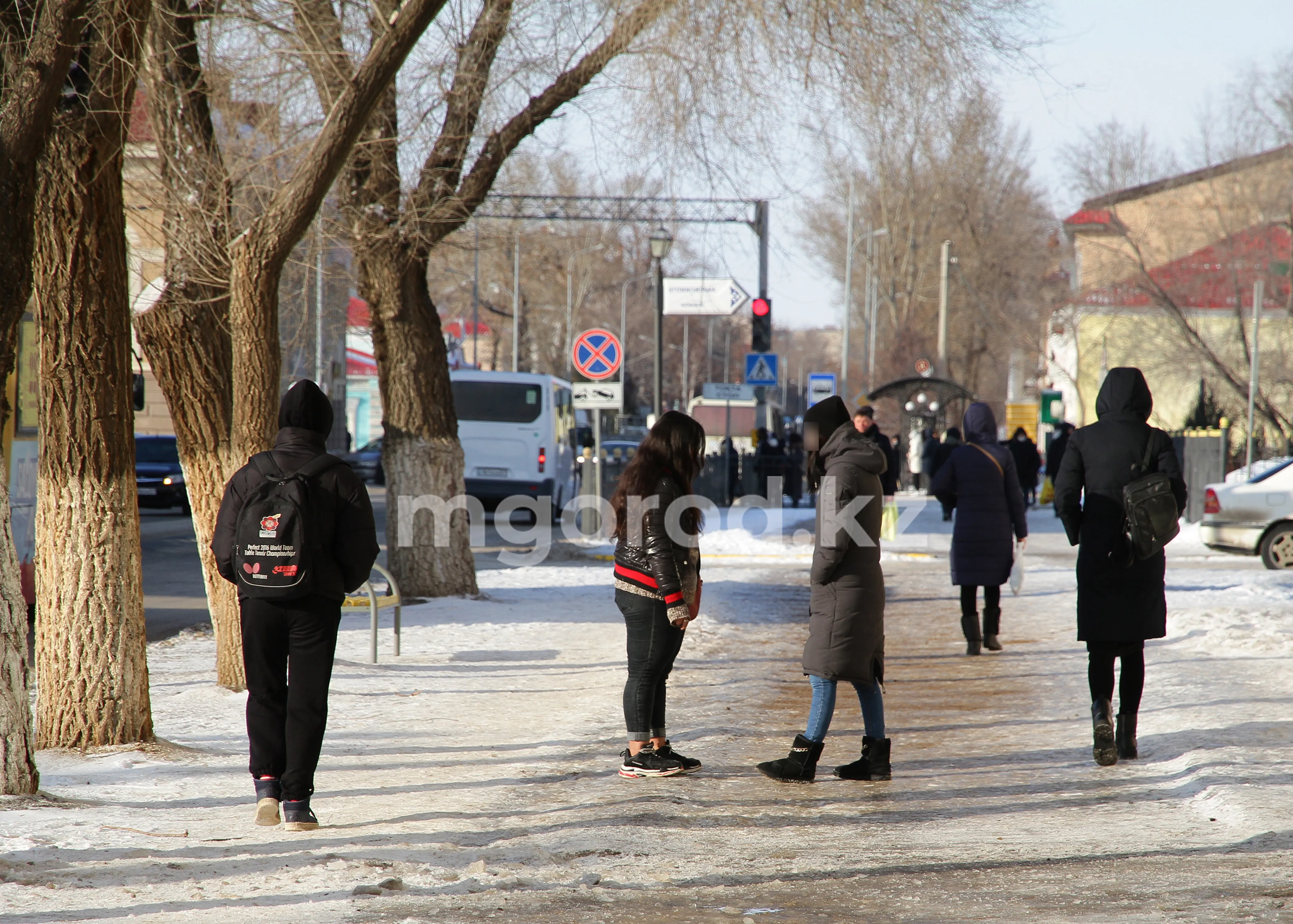 В Казахстане женщин больше, чем мужчин и живут они дольше