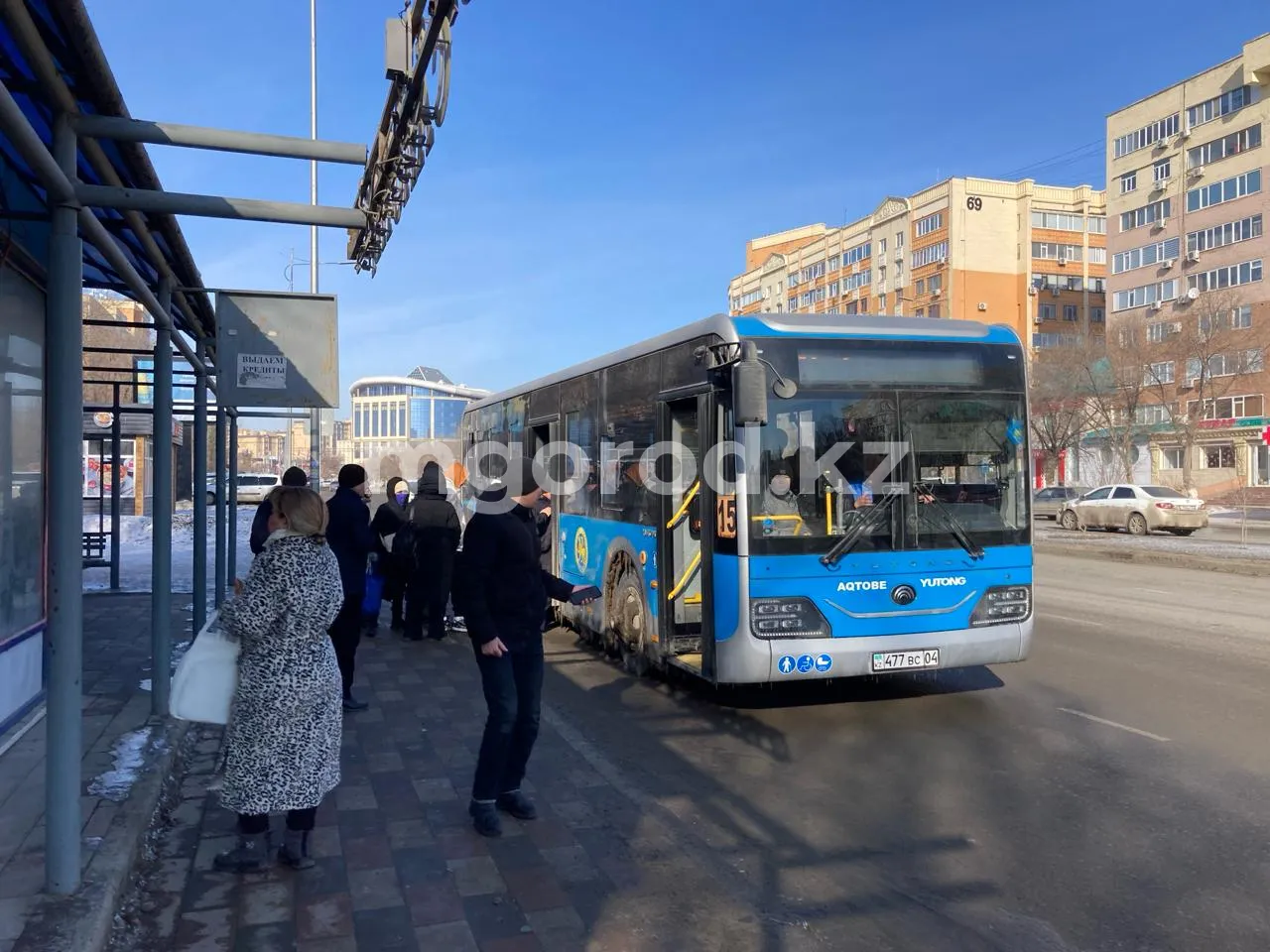 В Актобе 8 марта женщины будут ездить в автобусах бесплатно
