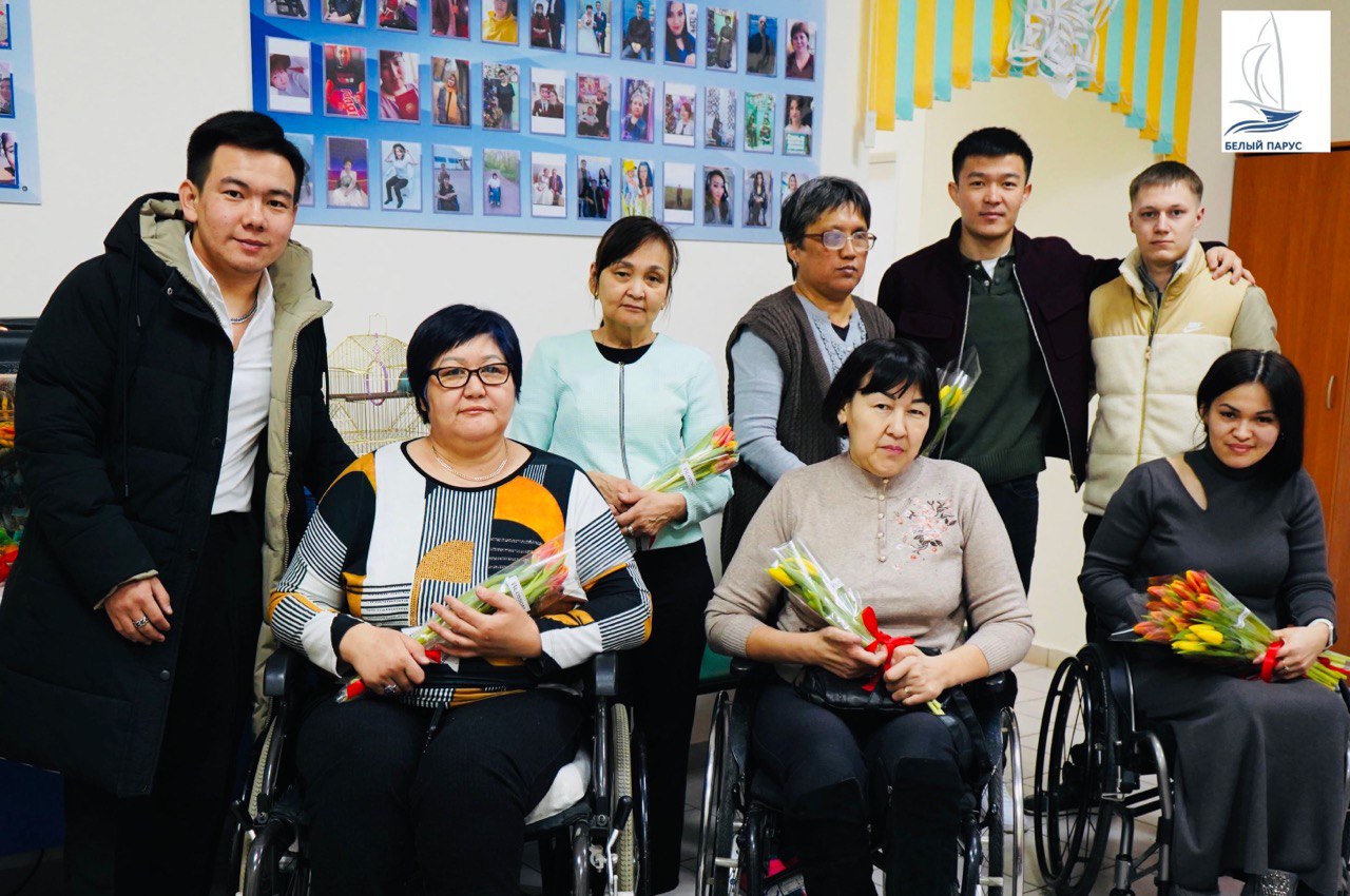 Общественное объединение «Белый парус» поздравило мам и бабушек особенных детей