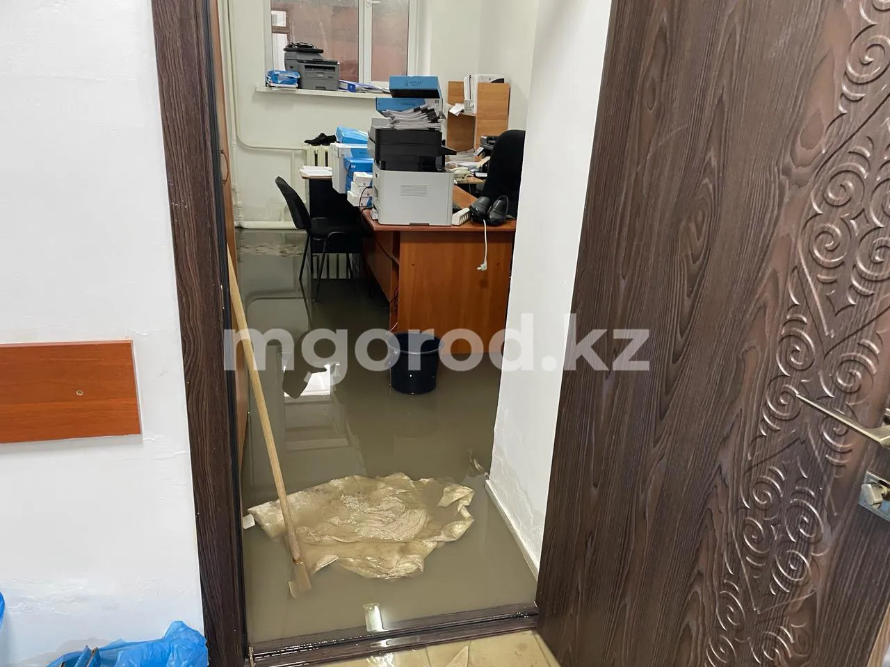 Талыми водами затопило акимат Уральска