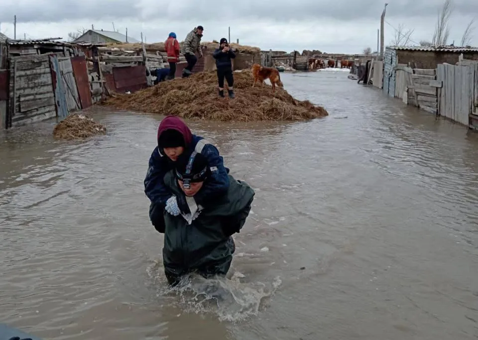 В ЗКО пришла большая вода: в каких районах объявлен режим ЧС