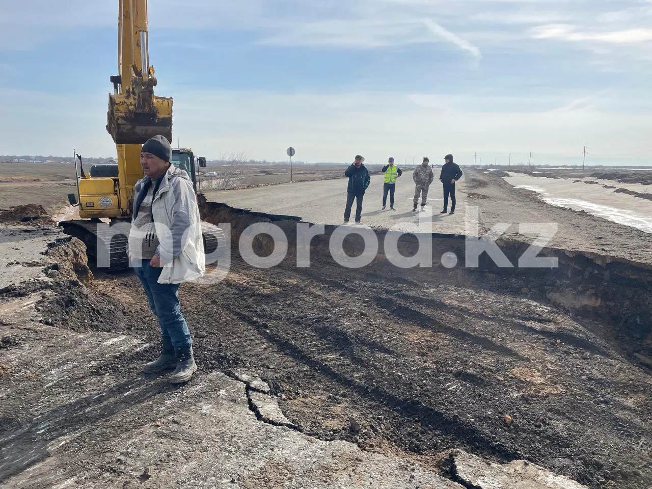 Новую автодорогу вскрыли из-за перелива в ЗКО