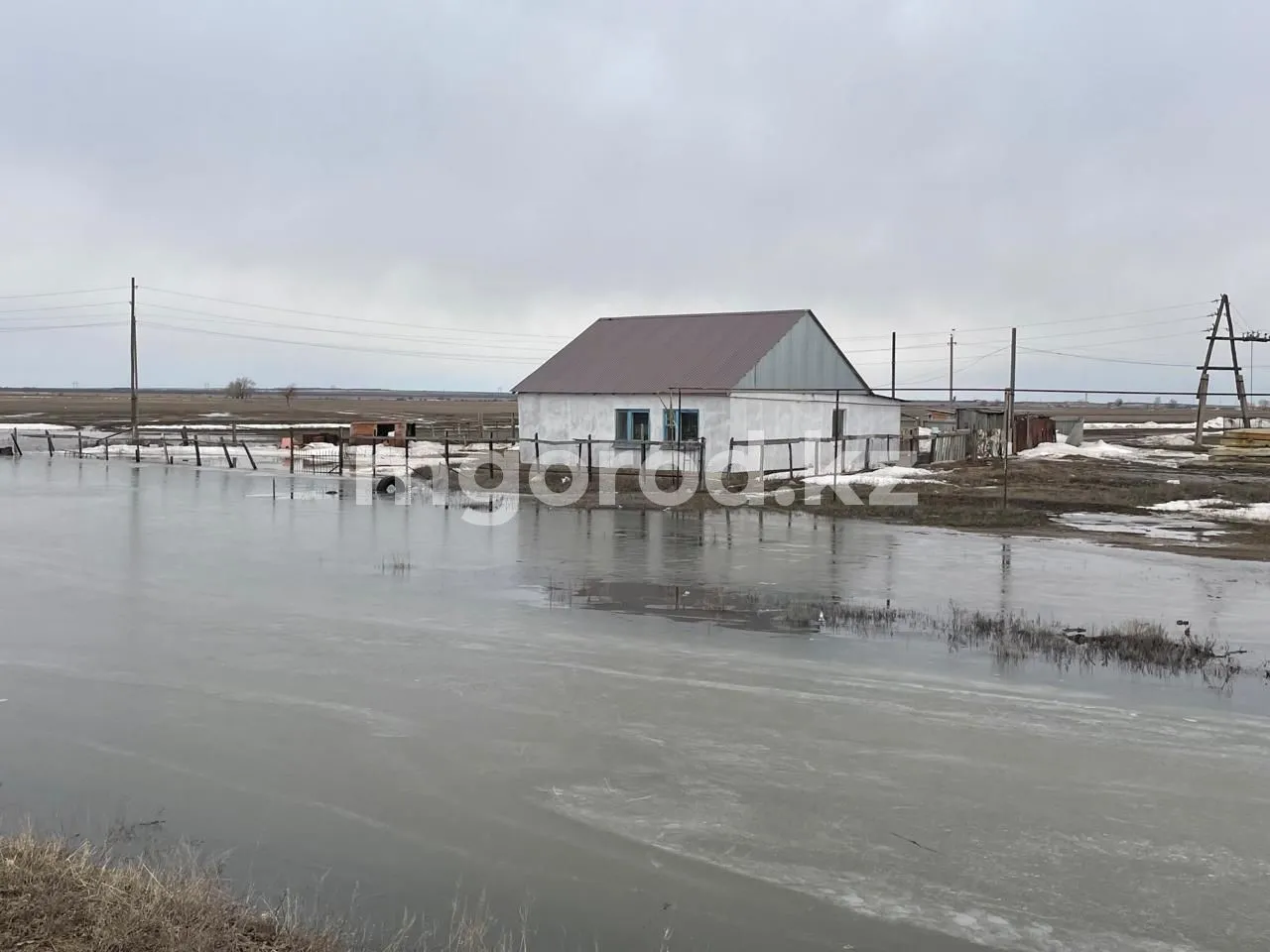 Паводки в Казахстане: сколько денег выделят людям на строительство новых домов