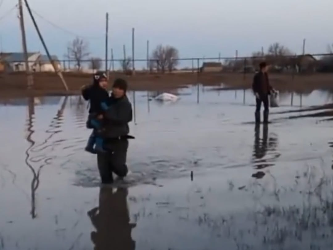 Началась эвакуация жителей двух сёл Бурлинского района