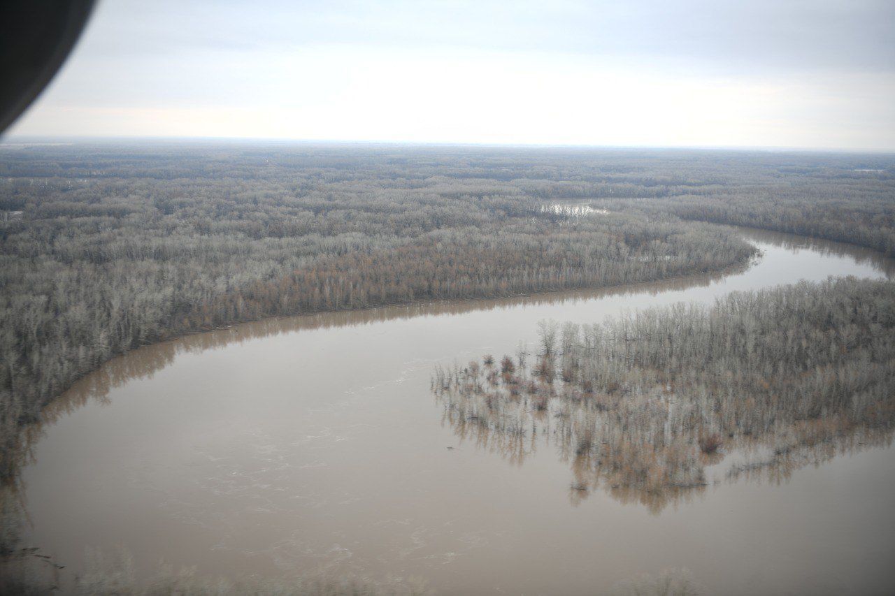 Уровень воды в Кушумском канале достиг опасной отметки