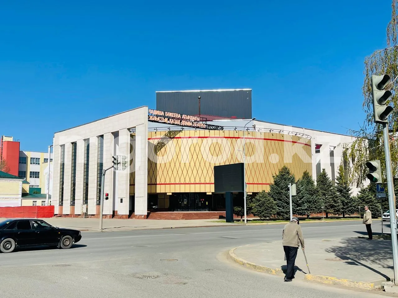 Капремонт театра Уральска приостановили из-за судебных тяжб