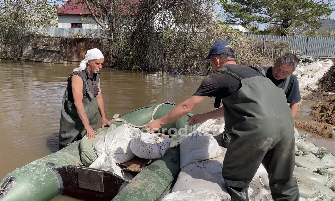 Устроили показуху — дачники Уральска о дамбе на кольцевой