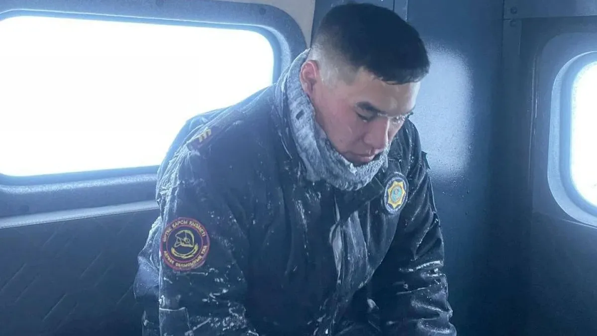 Бежавший в буран 18 км актюбинской спасатель получил орден