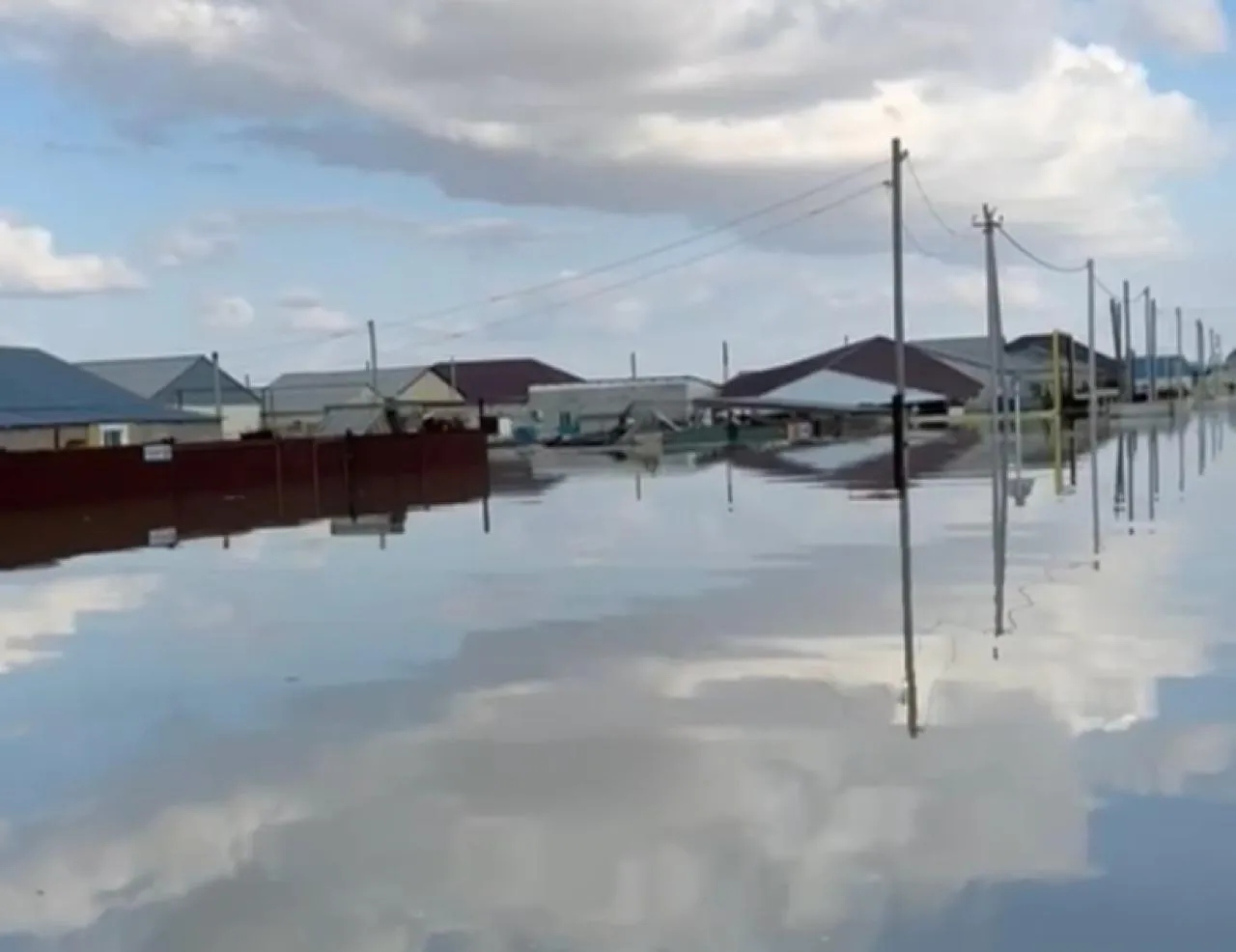 1,3 млрд тенге выплатили пострадавшим от паводка в Атырауской области