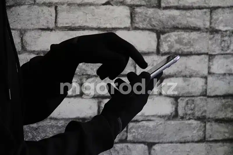 Житель Атырау оформил кредиты на психически больную женщину