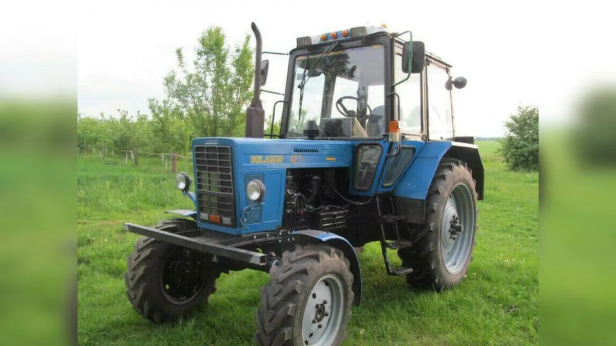 Житель ЗКО угнал трактор и спрятал его в лесополосе