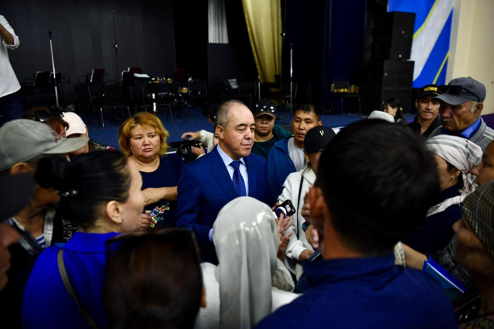 Аким ЗКО встретился с дачниками, пострадавшими от паводка