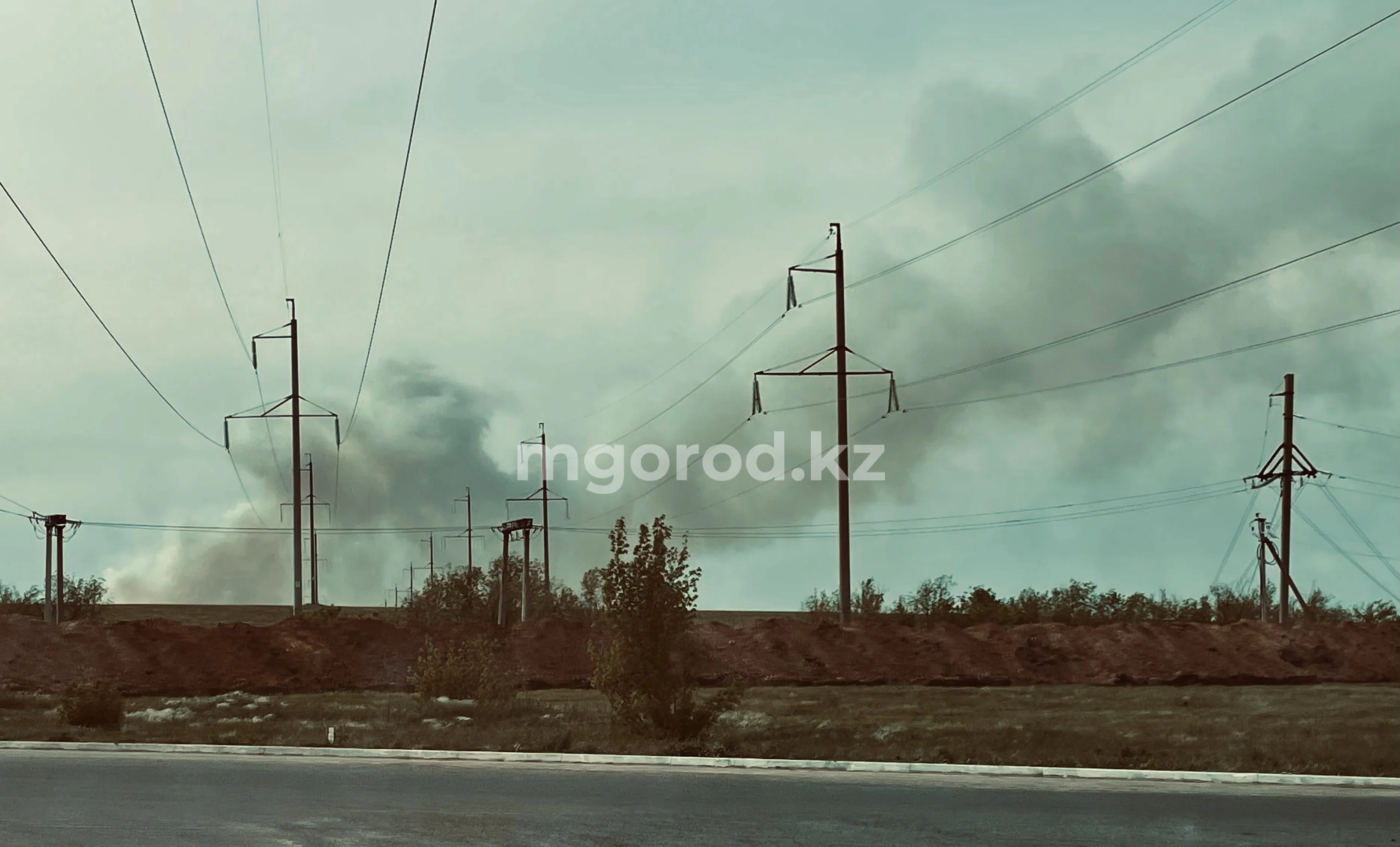 Третью неделю тлеет полигон ТБО в Уральске