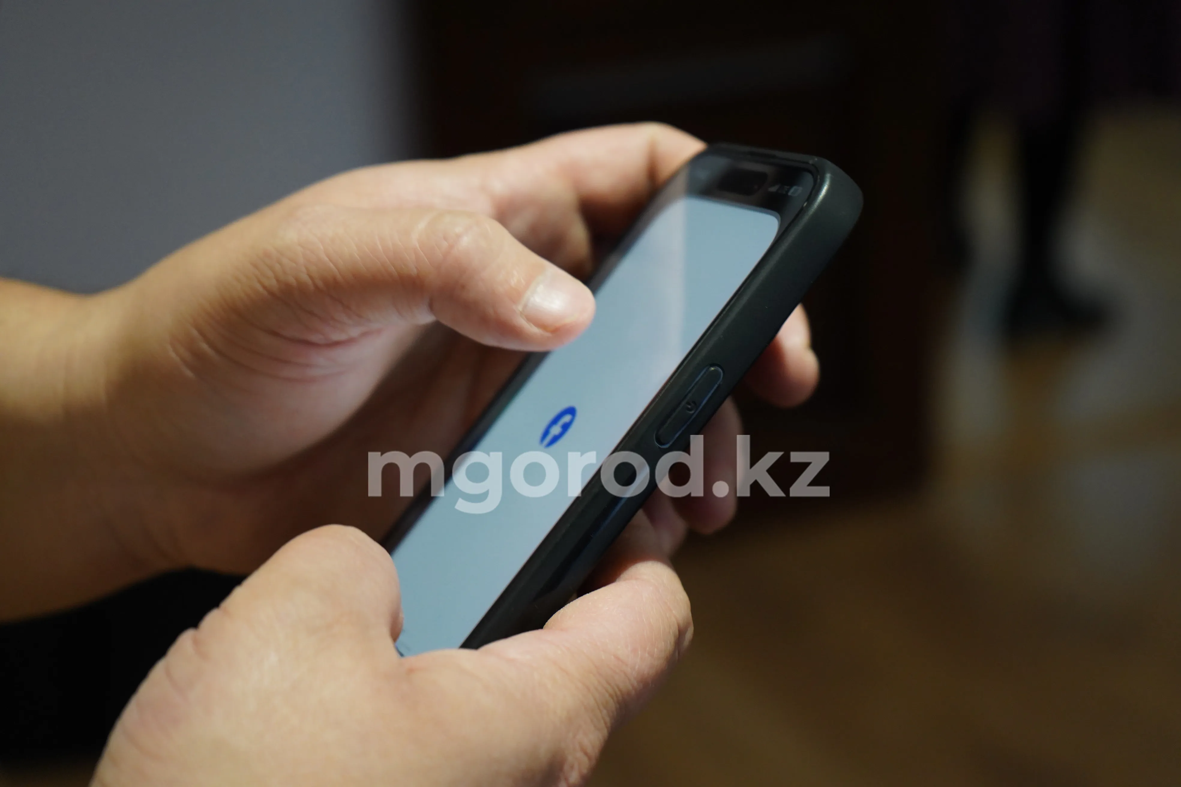 Мошенники взламывают аккаунты уральцев и просят от их имени в долг