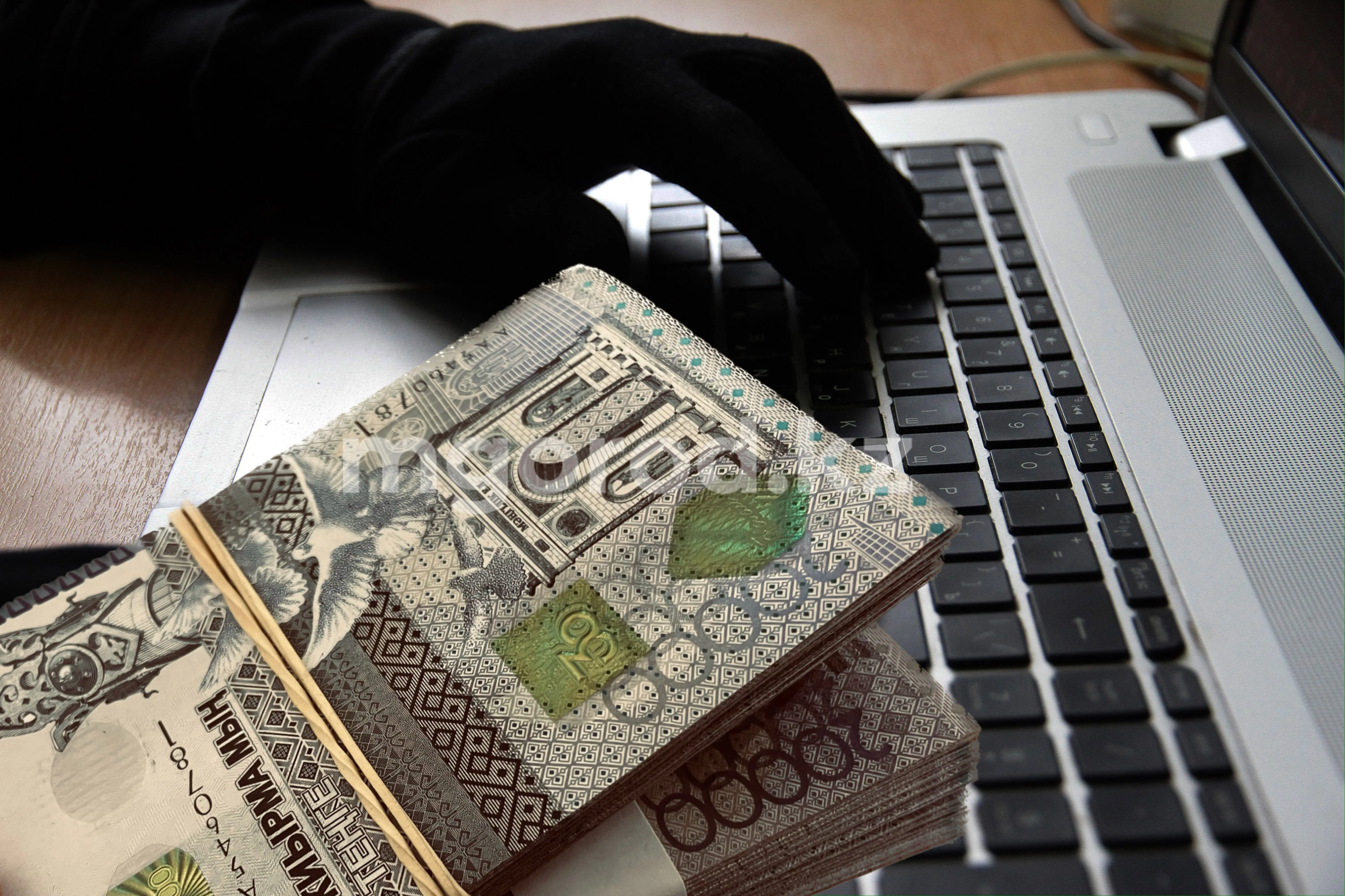 Пенсионерке из Актобе предложили "продлить работу SIM-карты" и оформили на нее кредит