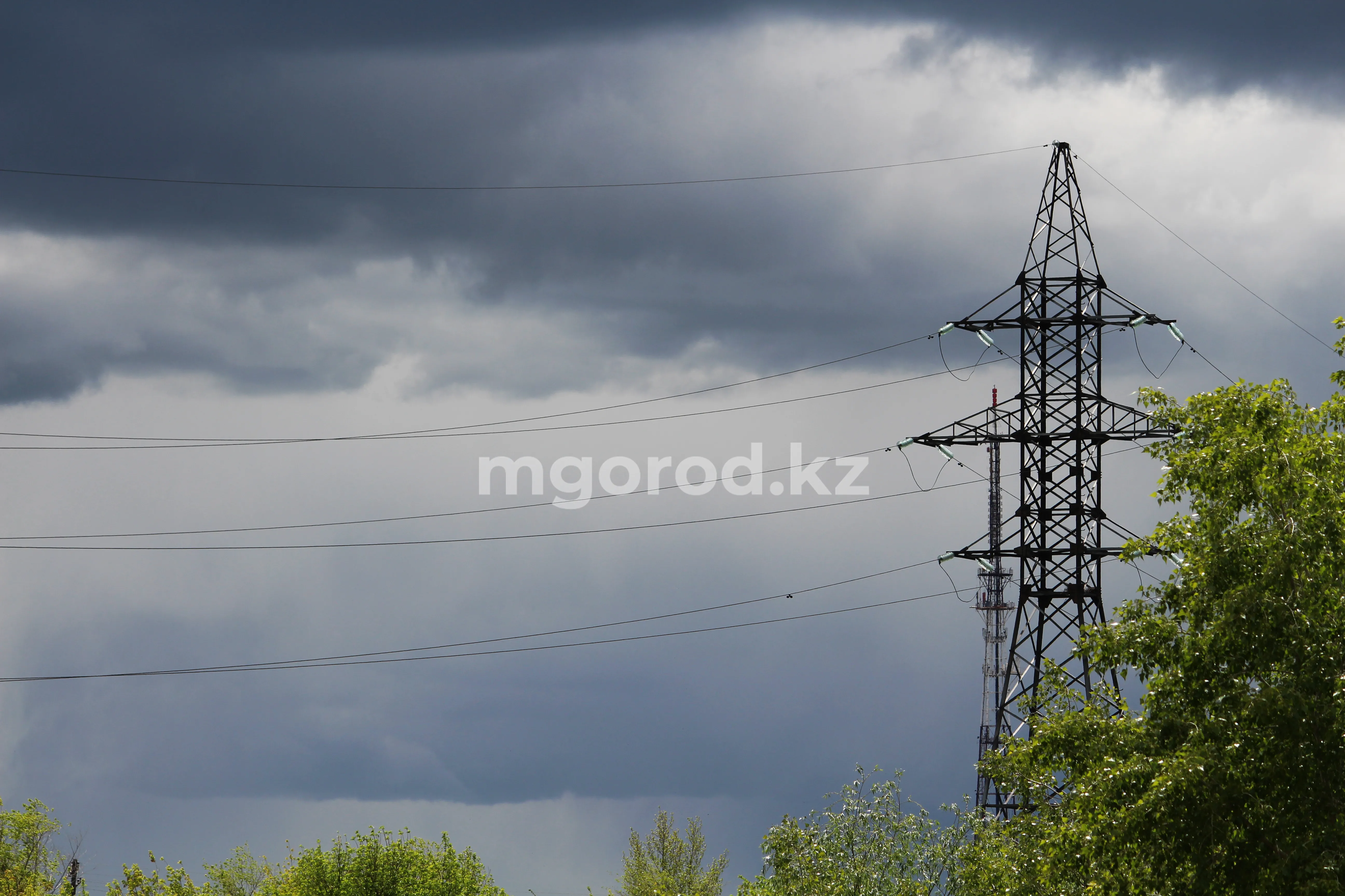 На западе Казахстана ожидается гроза