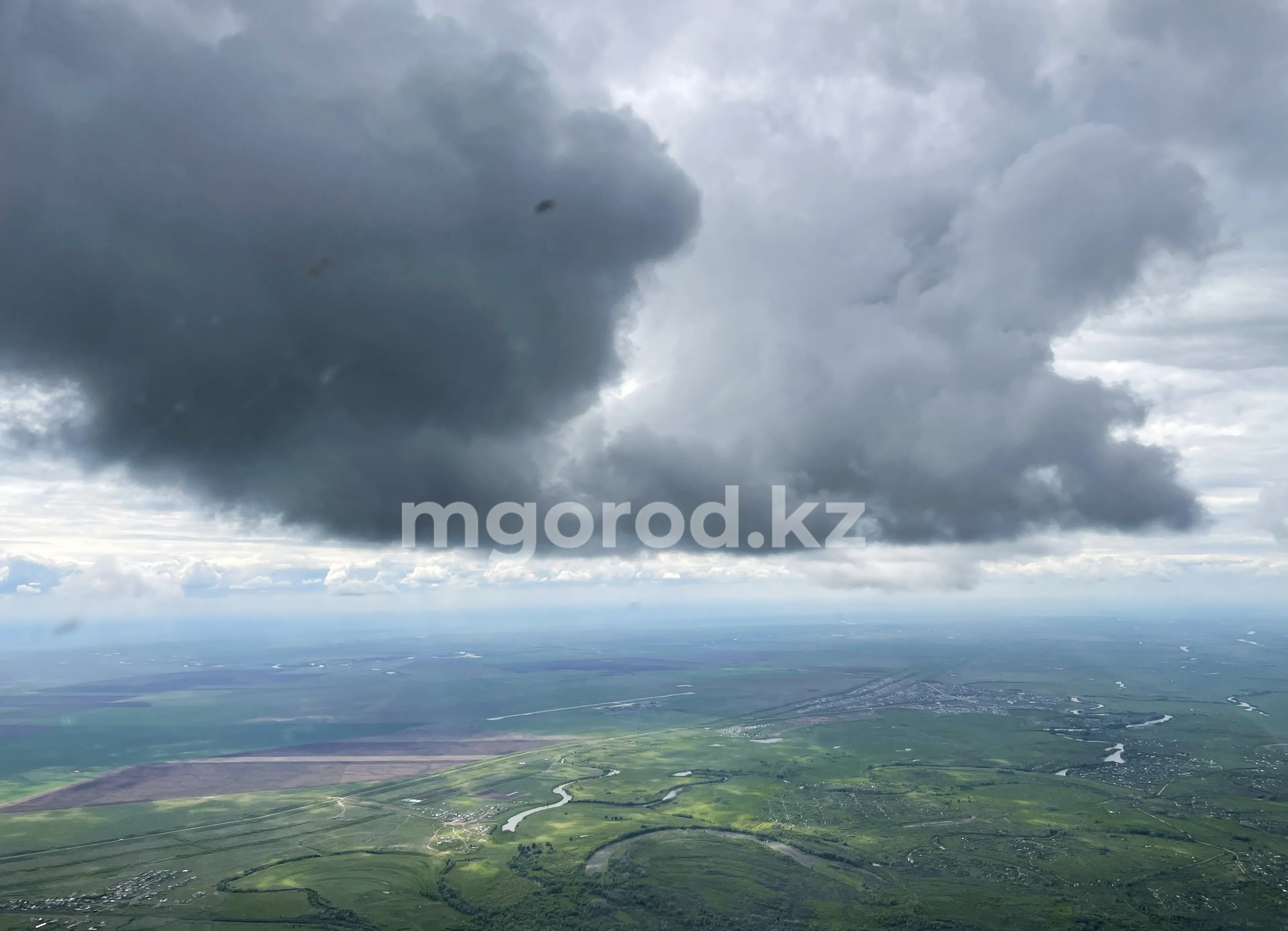 Штормовое предупреждение объявлено на западе Казахстана 6 июня