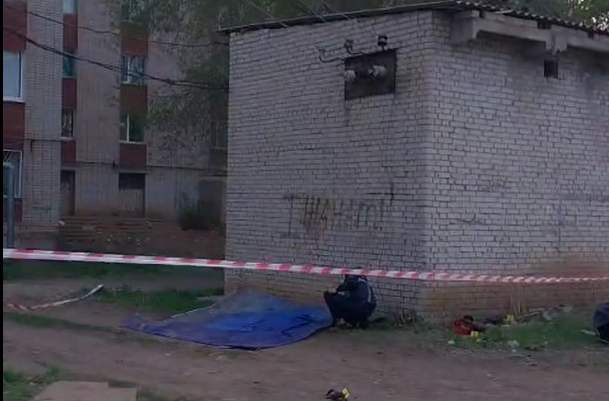 9-летнего ребенка ударило током во дворе многоэтажки в Уральске