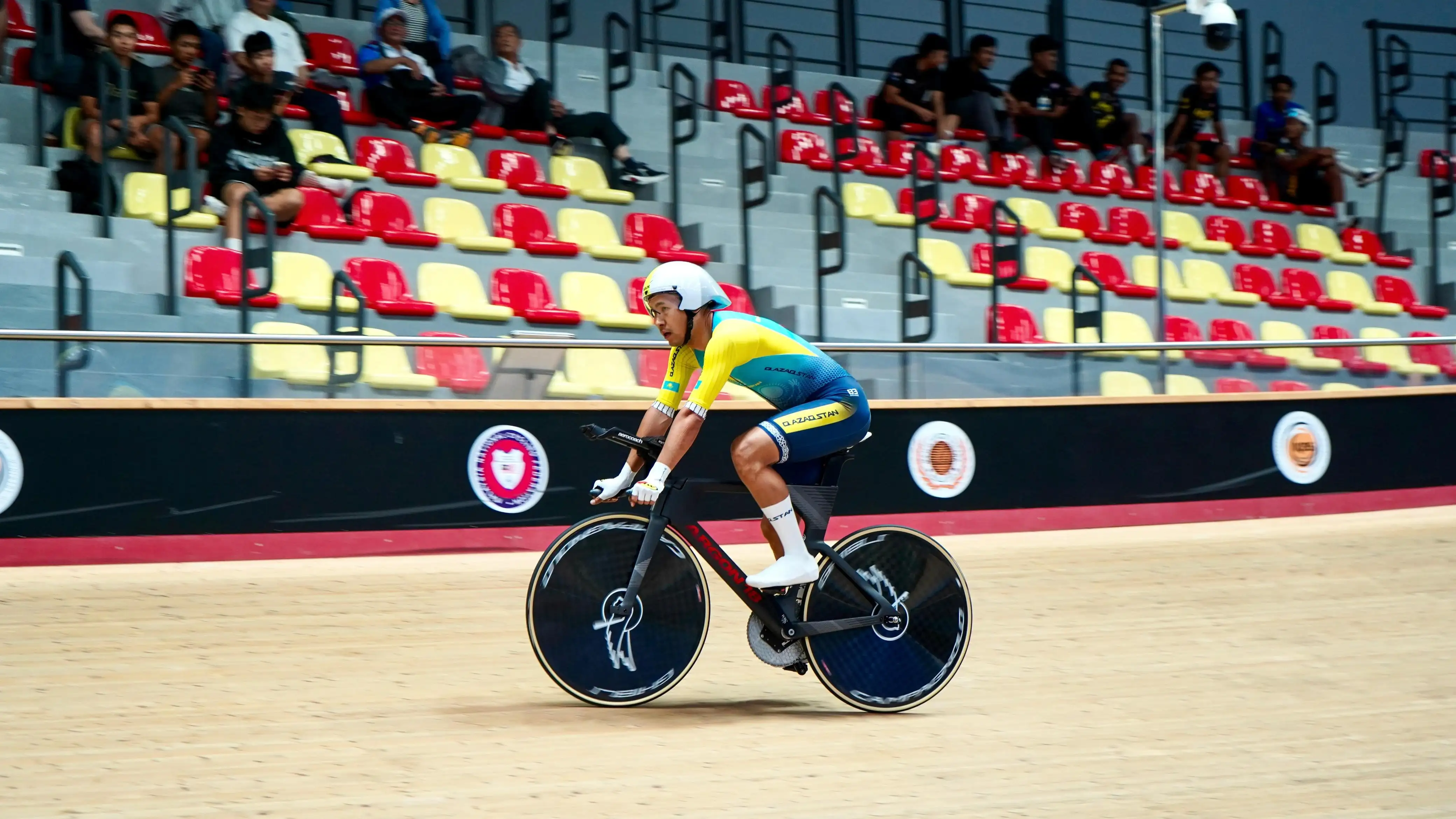 Казахстанские велогонщики взяли два &quot;золота&quot; в Узбекистане